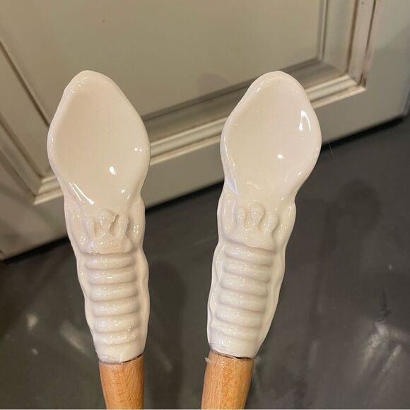 Salad servers with village scene - Picture 5 of 8